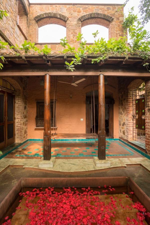 Hostie Chinar Haveli - Heritage Home With Pool, Гургаон Экстерьер фото